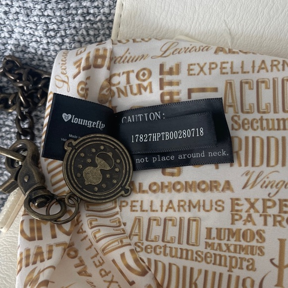 Loungefly Harry Potter White Crossbody Bag with Chain Strap - Picture 7 of 16